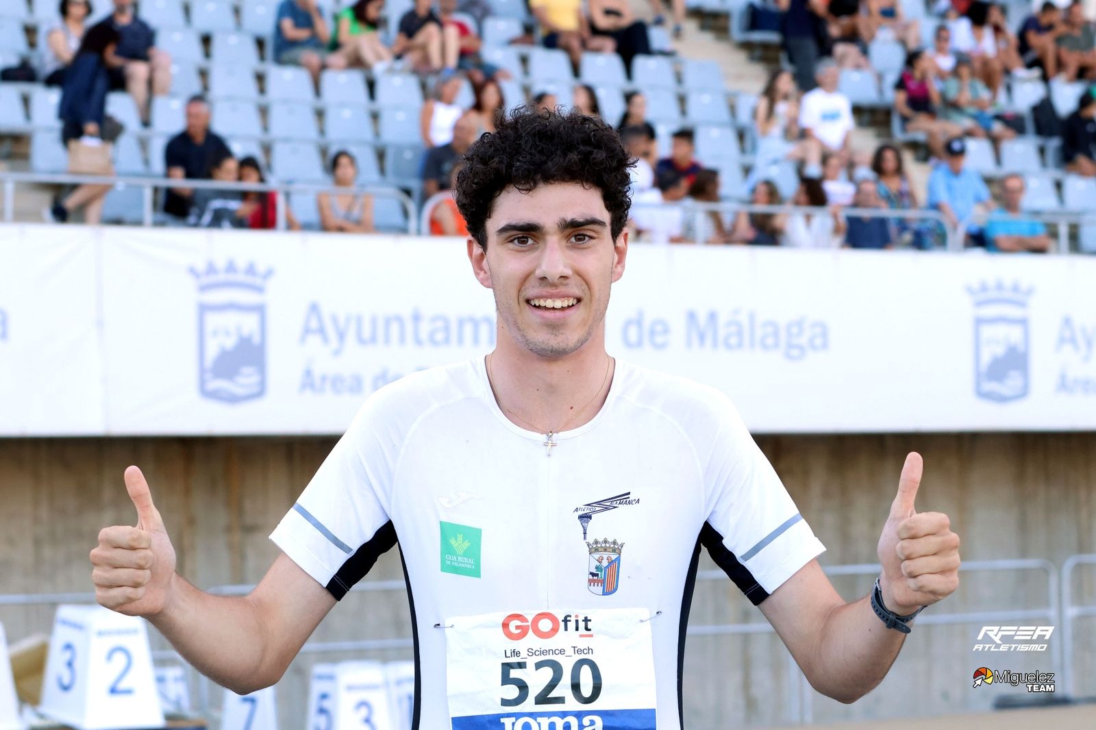 Alejandro Nuñez y el 4x100 del Nerja, campeones de España sub 18 en Málaga