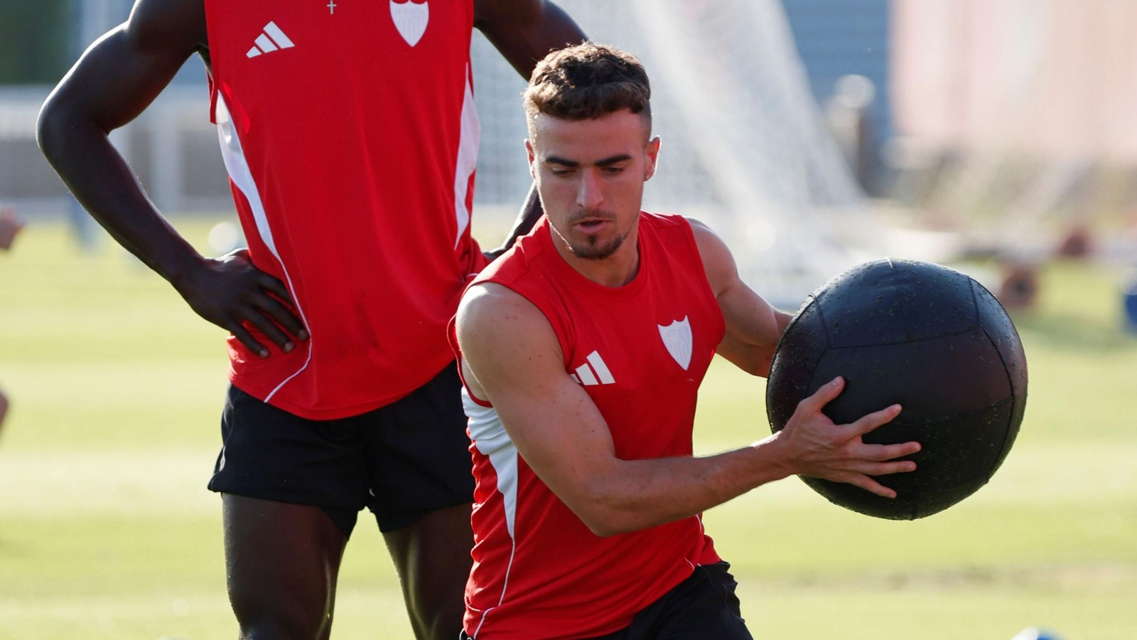 Adria Pedrosa en el entrenamiento del Sevilla