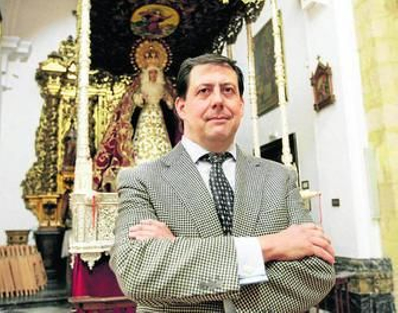 Juan Luis Sevilla, ante el paso de la titular de su hermandad.
