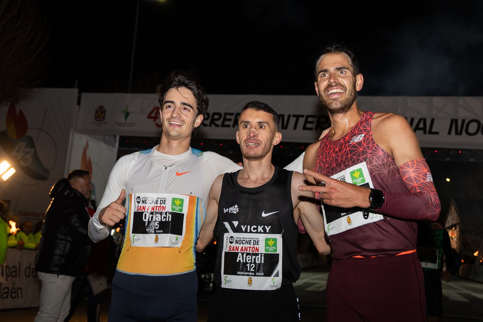 El trío masculino del podio con Oriach (a la izquierda), Aferdi (en el centro) y Dani Arce (a la izquierda)