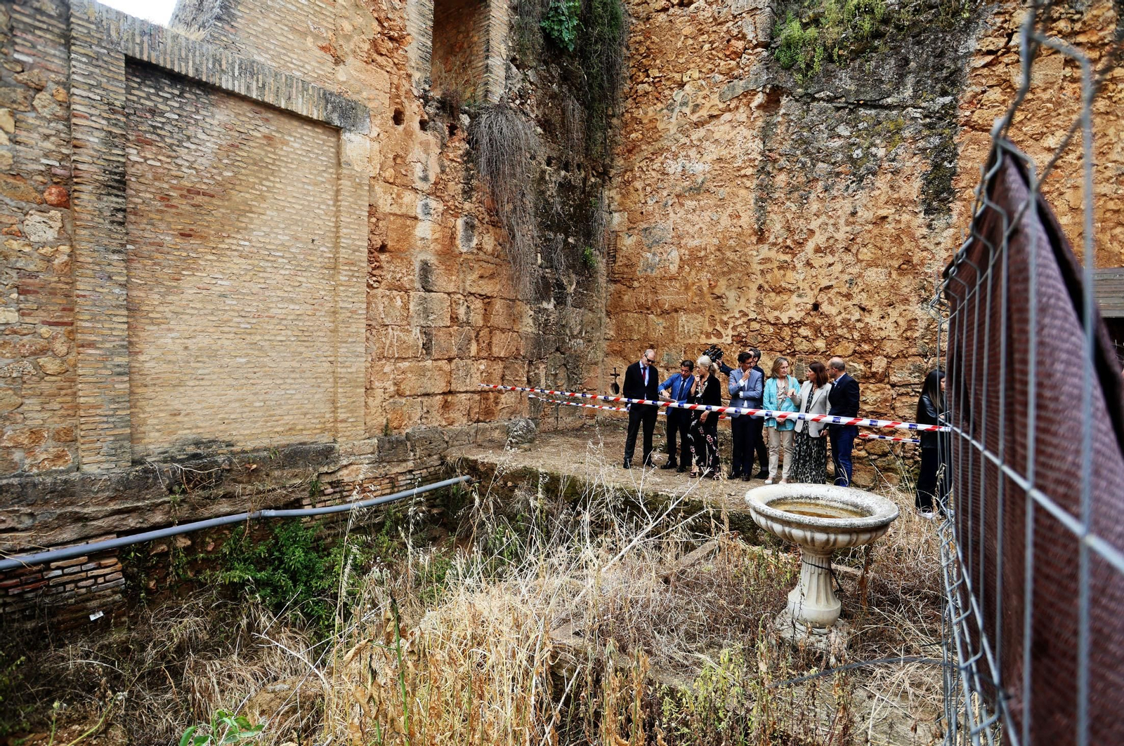 Imágenes de la visita de la consejera de Cultura a las obras de rehabilitación del Castillo de Niebla