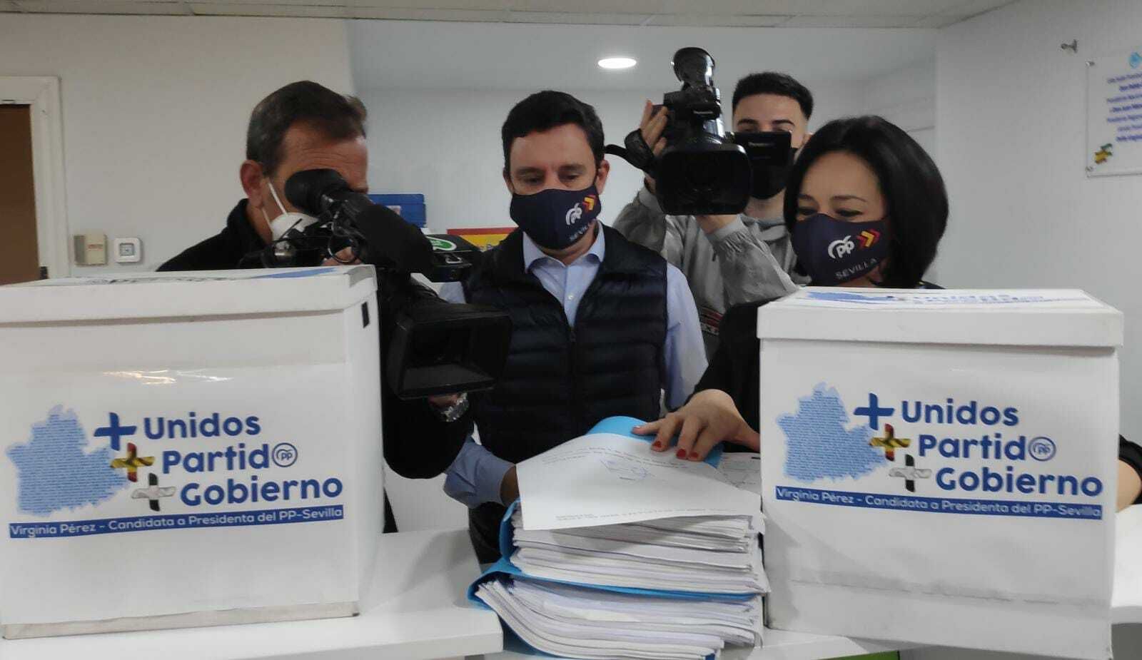 Virginia Pérez, en la presentación de más de tres mil avales en la sede provincial