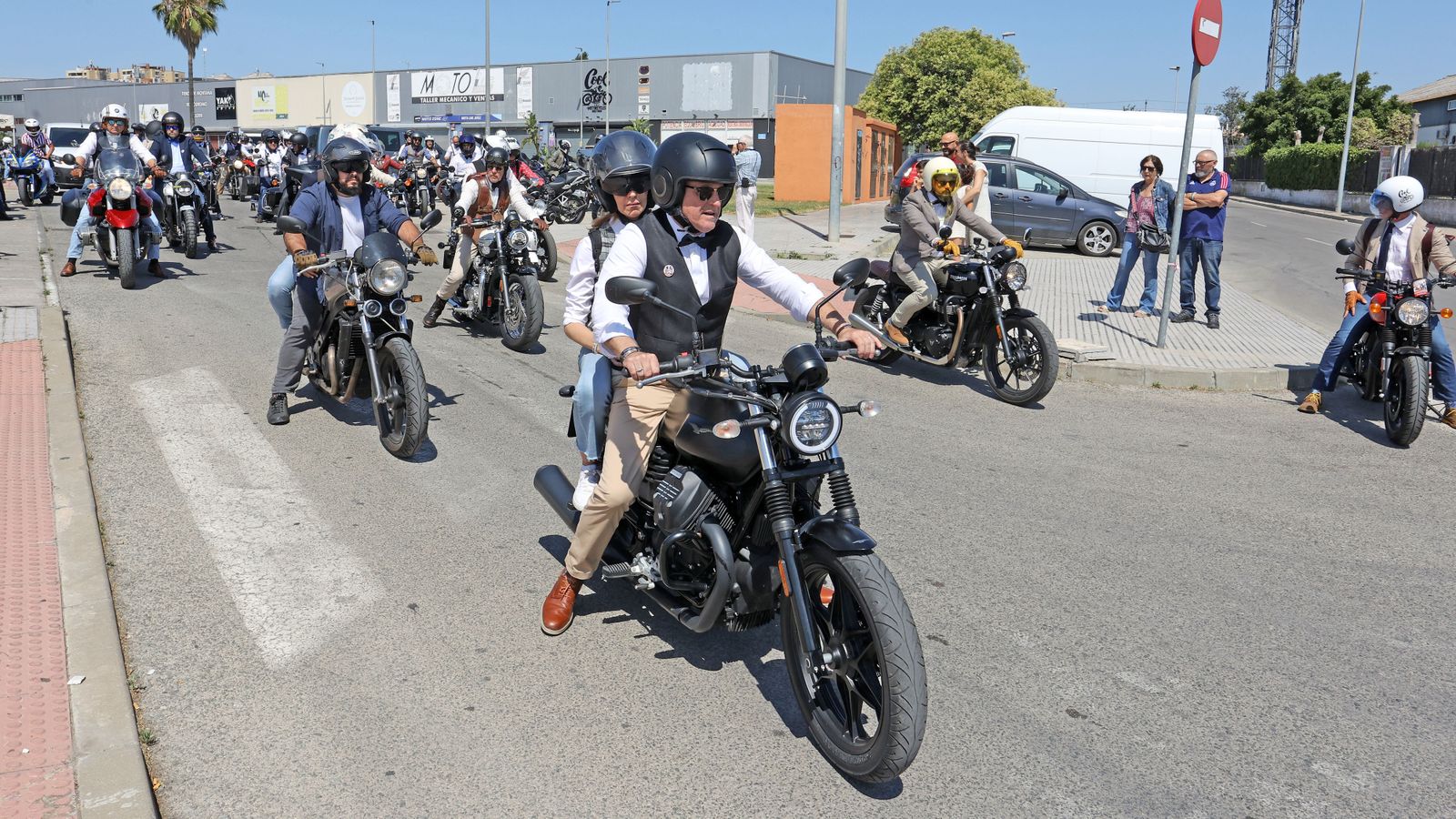 Búscate en el evento motero solidario "The Distinguished Gentleman´s Ride" en Jerez