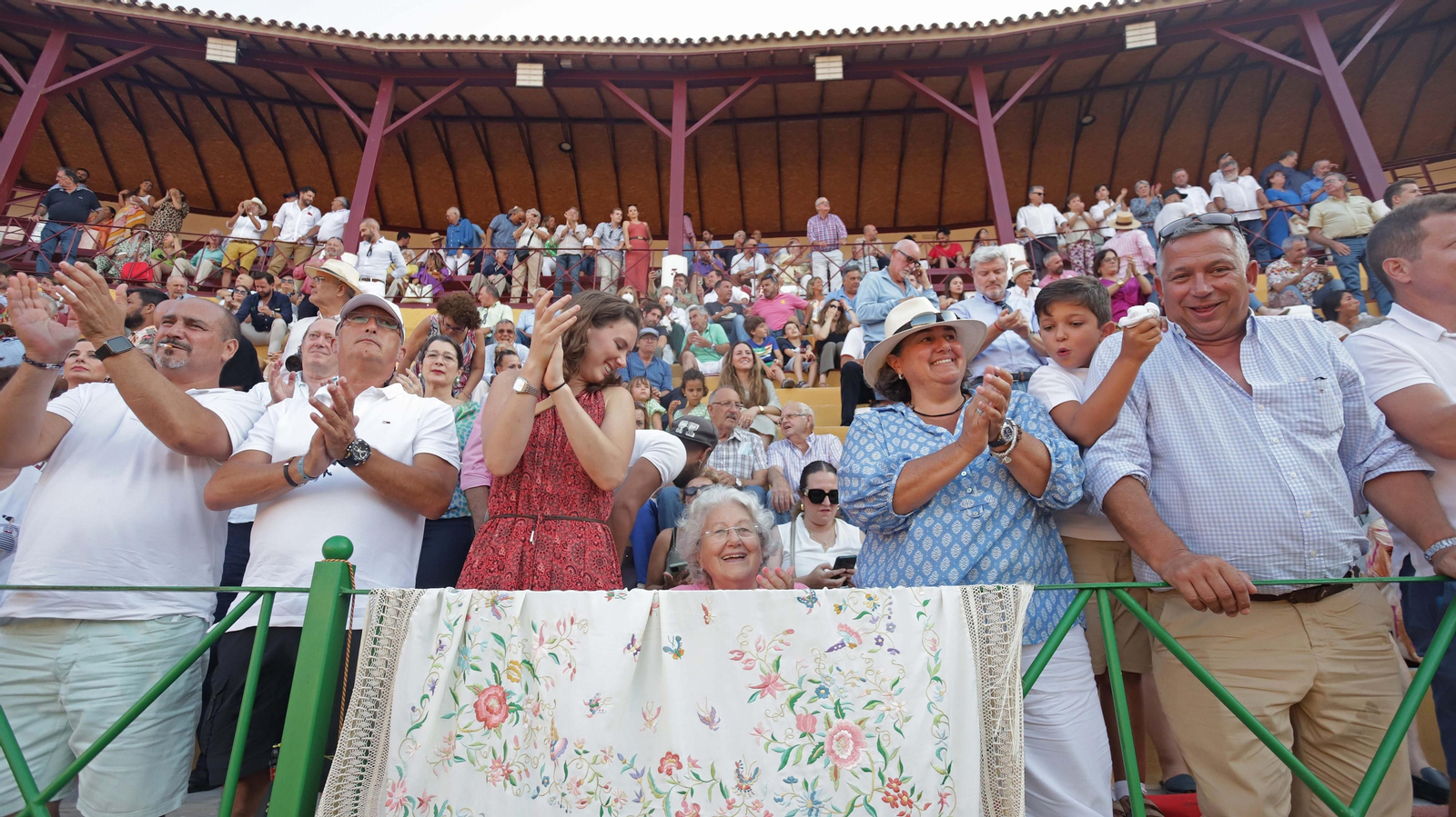 Ambiente en la corrida del viernes de la Feria de La Línea