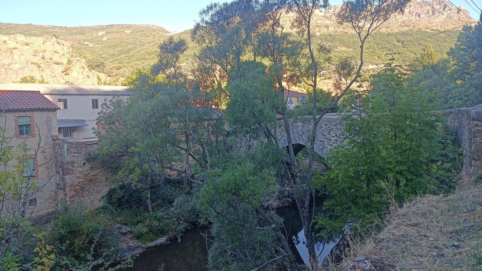 Puente medieval de Valdepiélago. Puente medieval de Valdepiélago.