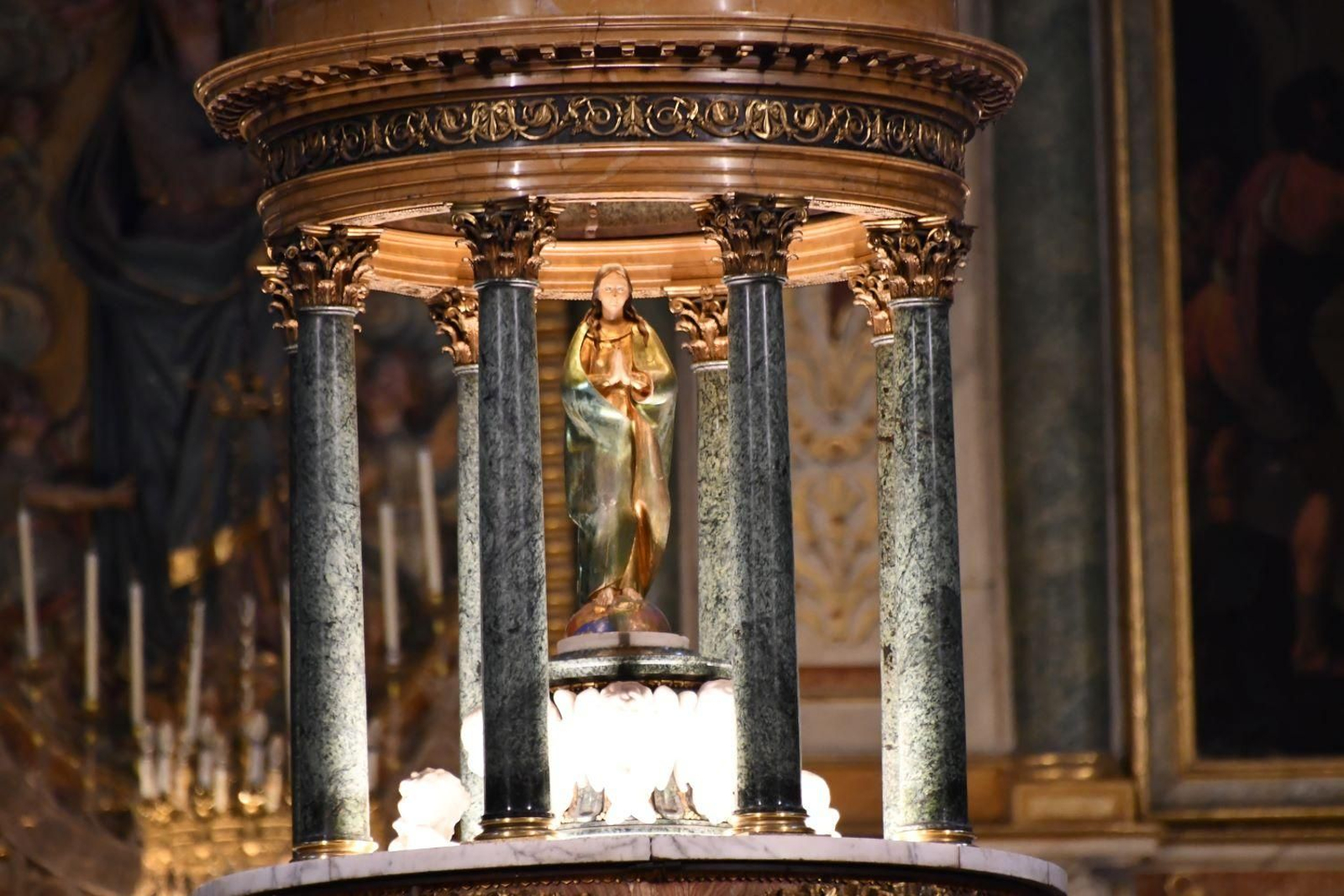 El Santísimo Sacramento llena de esperanza el corazón de los fieles jiennenses, en imágenes