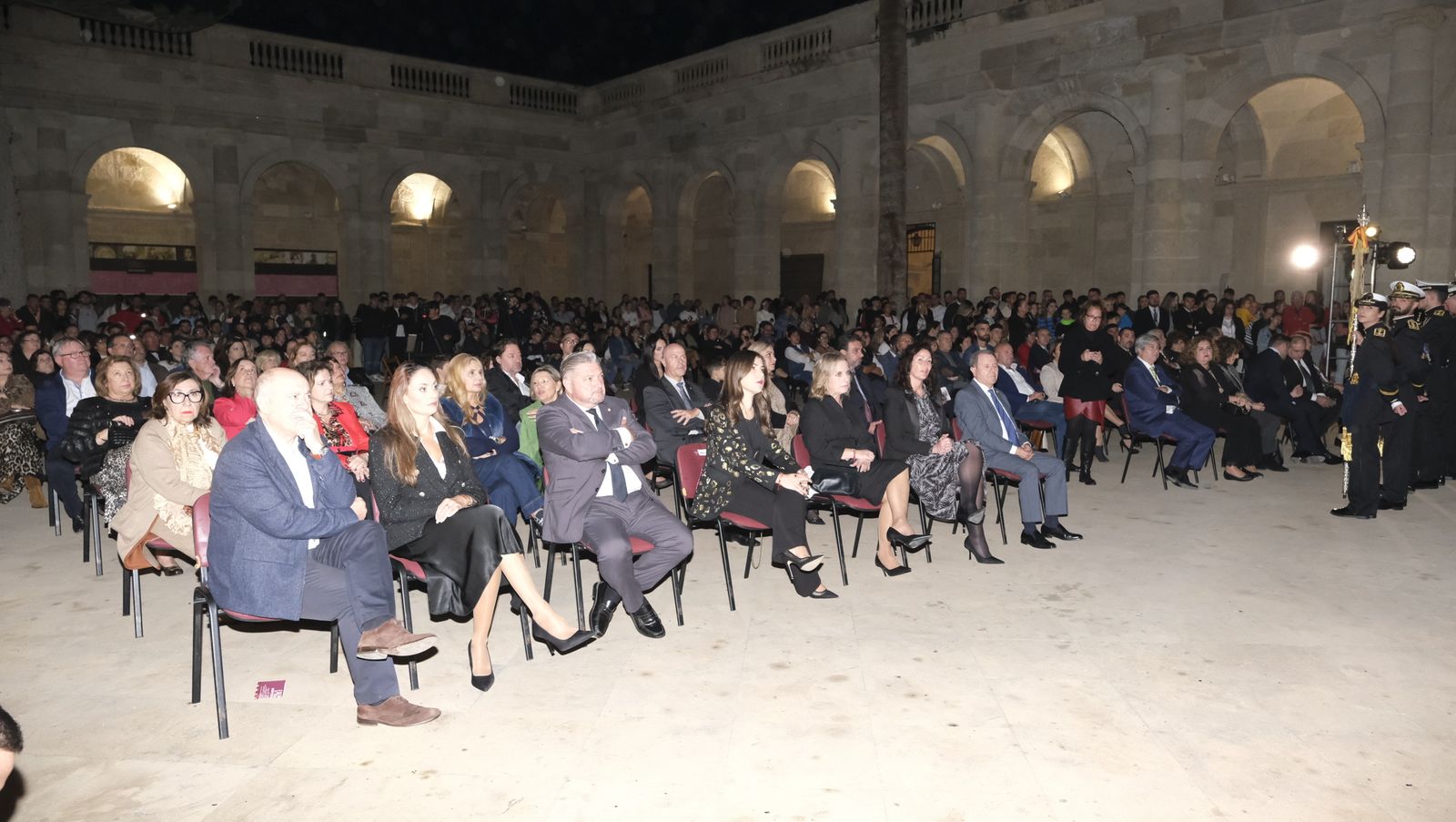 Presentación de Esencia Cofrade, en el Claustro de la Catedral de Almería