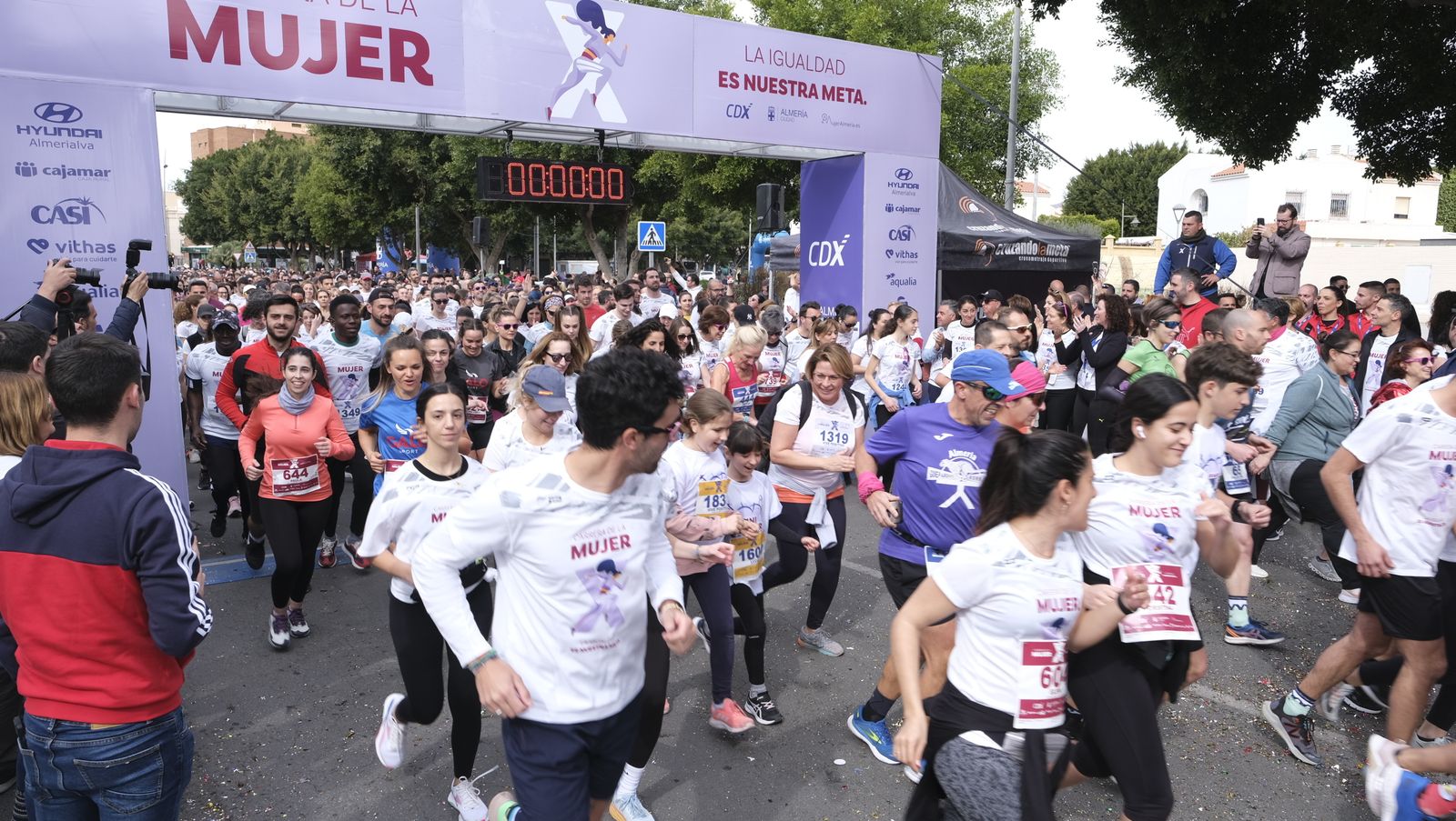 Imágenes de la Carrera de la Mujer 2023 en Almería