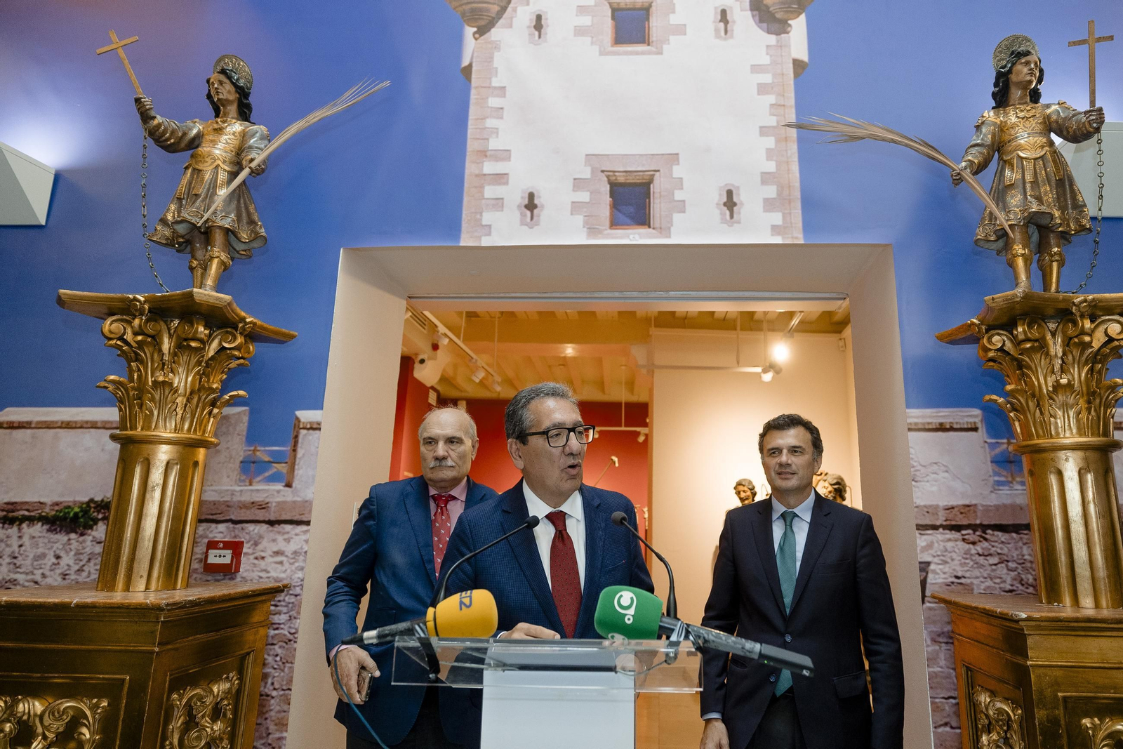 Las imágenes de la inauguración de la exposición Gades Cofrade