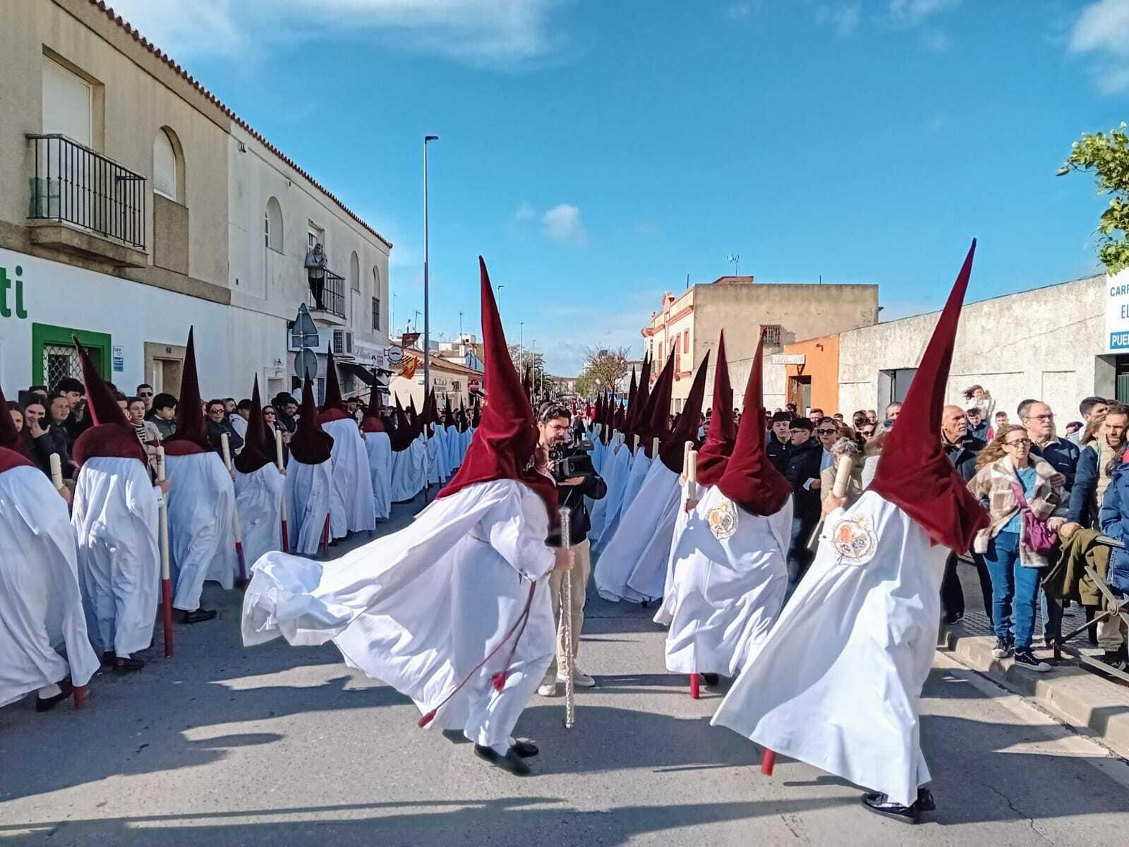 Las imágenes del Martes Santo en Chiclana 2024: El Amor y Afligidos