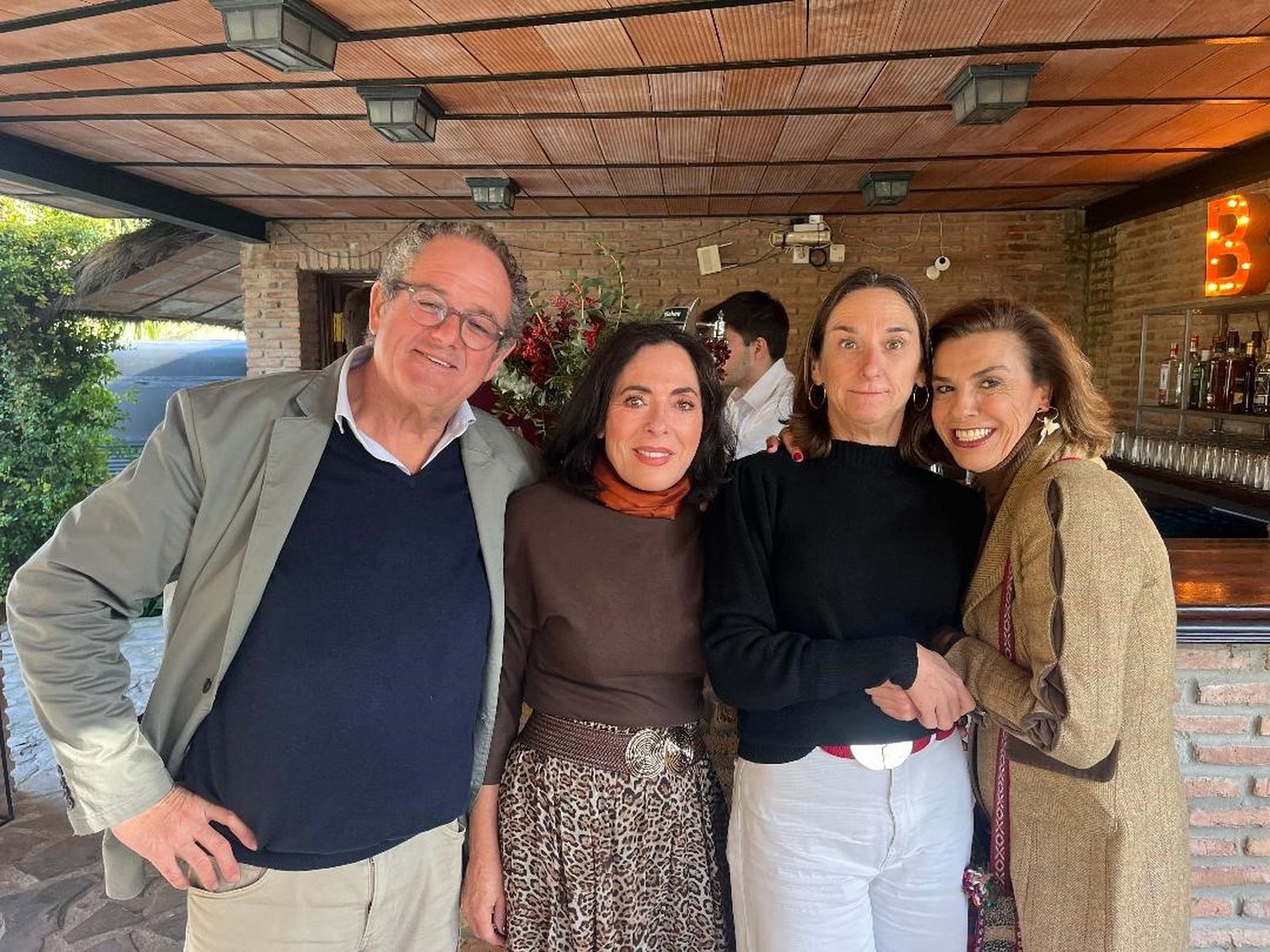 Gonzalo Valero, Sofía Villar, Graciela Cologán  y Paloma Llanza, en La Cabaña de Pablo Grosso.
