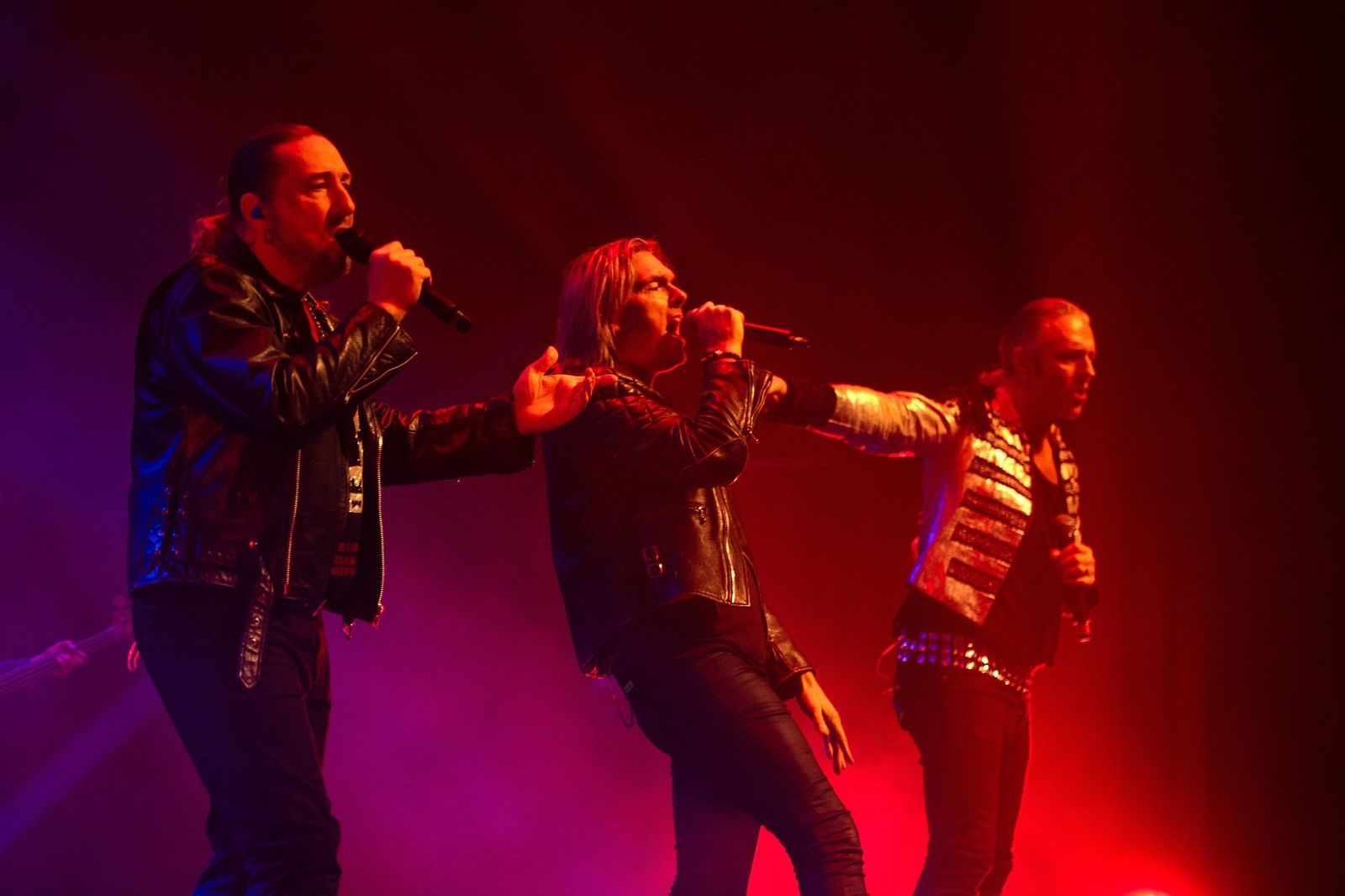 Los tres cantantes que recordaron los grandes temas de Queen el sábado en el Teatro Auditorio de Roquetas de Mar.