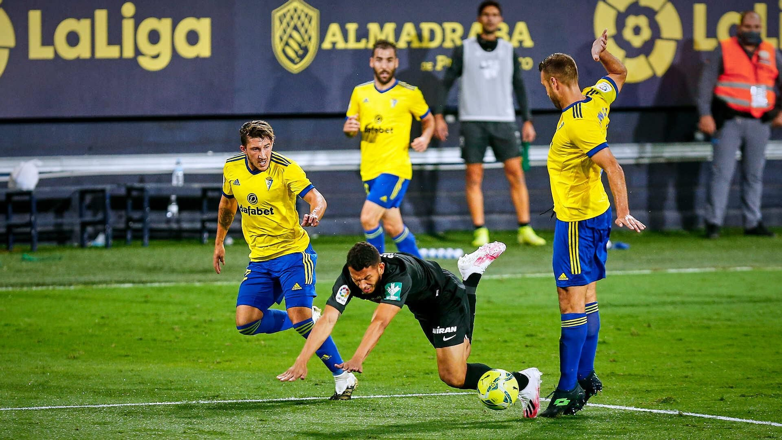 Partido de fútbol Cádiz CF - Granada Partido de fútbol Cádiz CF - Granada