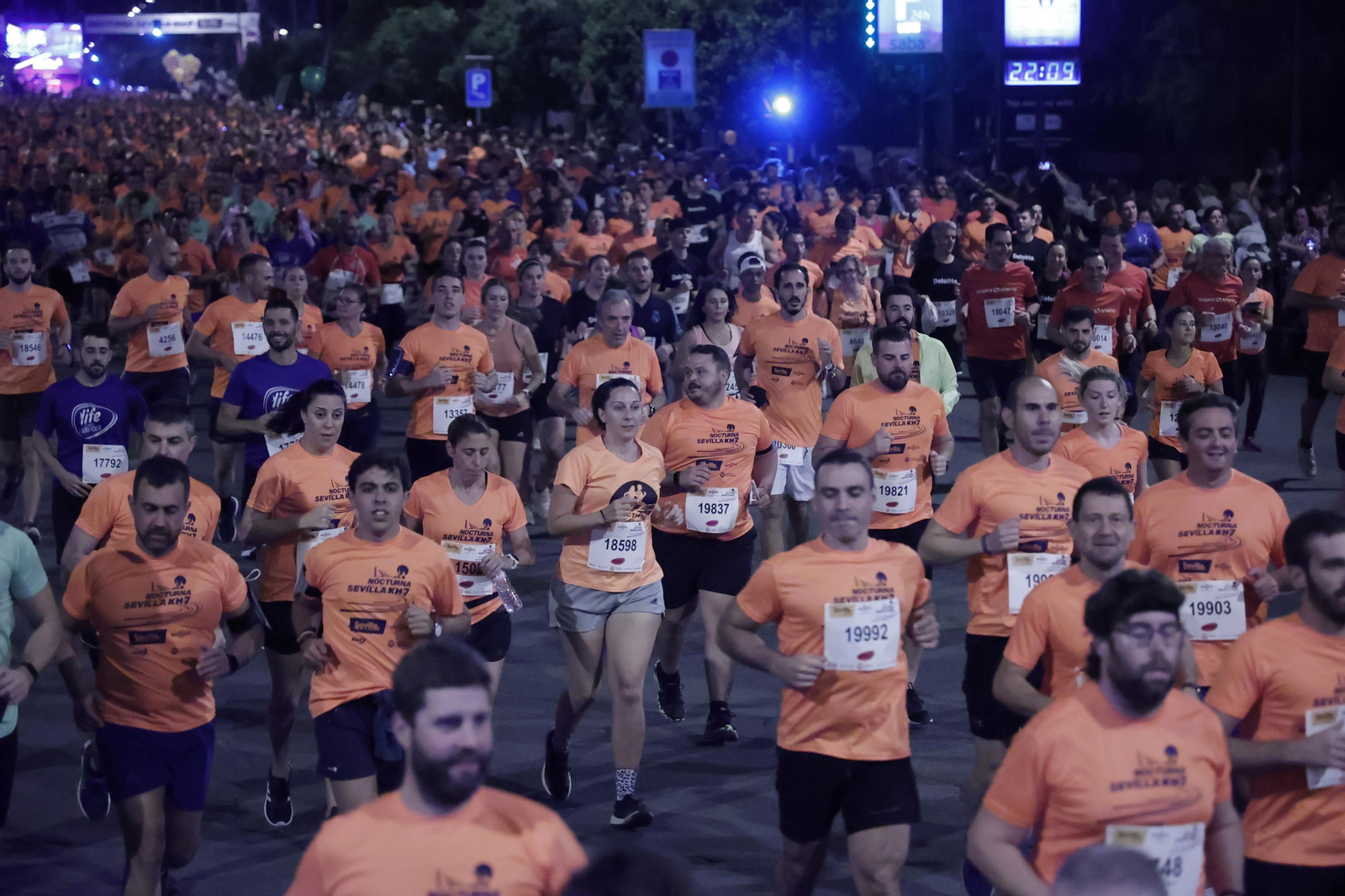 Búscate en la Carrera Nocturna de Sevilla (6)