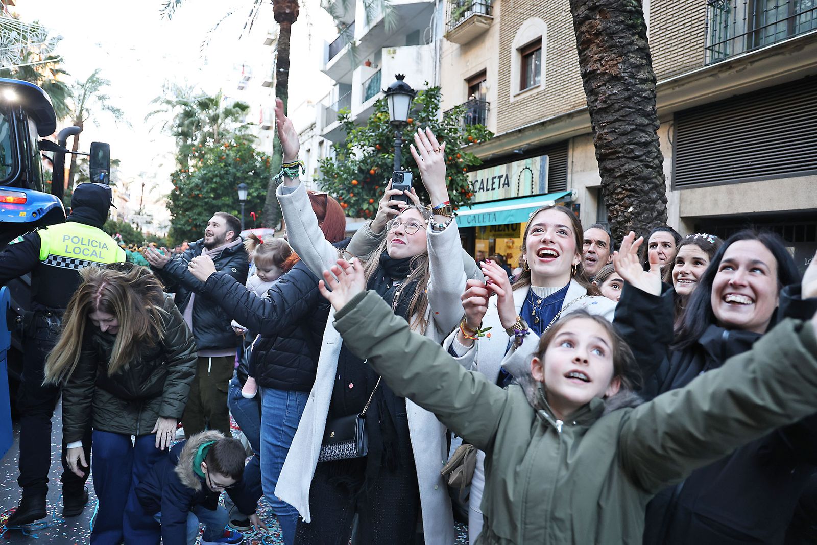 Las mejores fotografías de la salida y recorrido de la cabalgata de Reyes Magos 2026