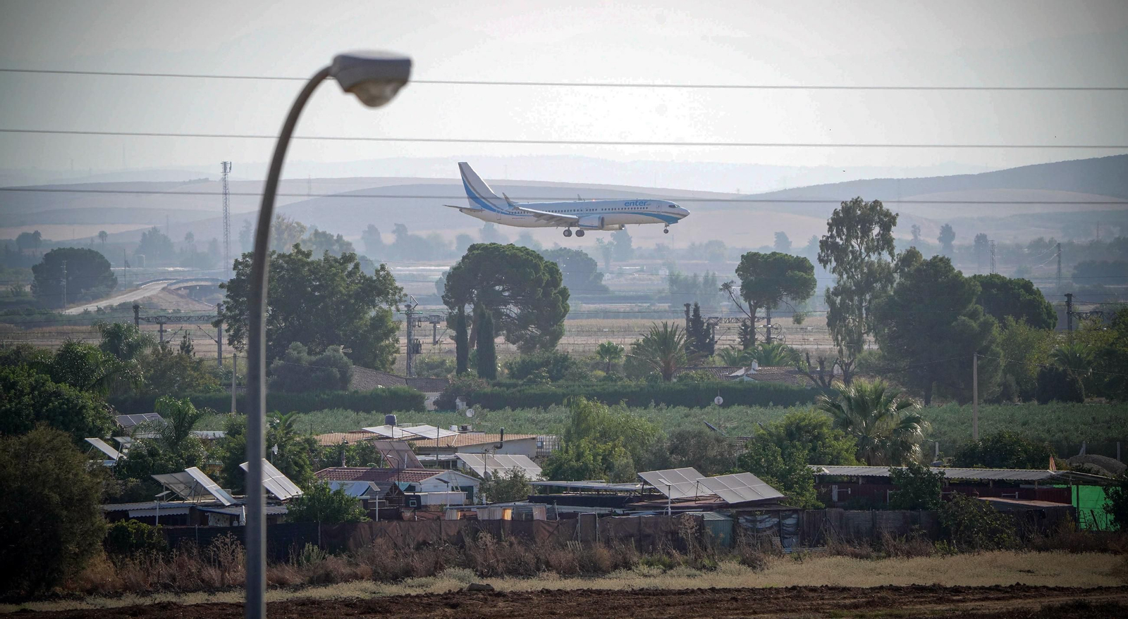 Parcelaciones y viviendas en las inmediaciones del Aeropuerto de Jerez.