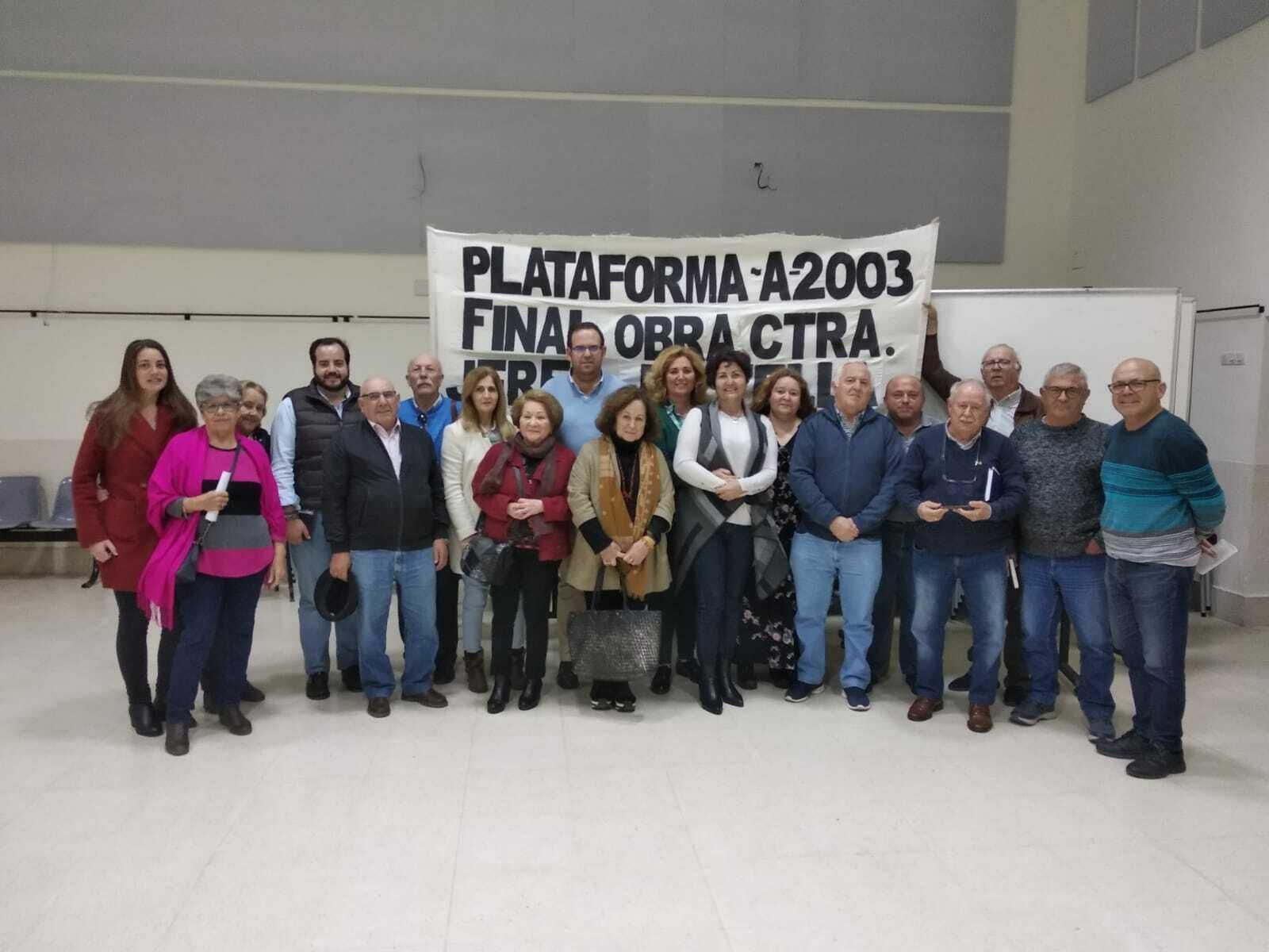Miembros de la Plataforma A-2003, tras la reunión celebrada el lunes.