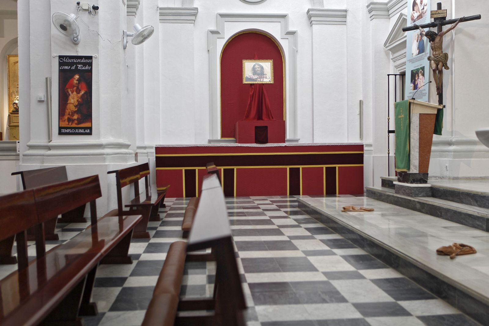 Interior de la iglesia de San José de extramuros.