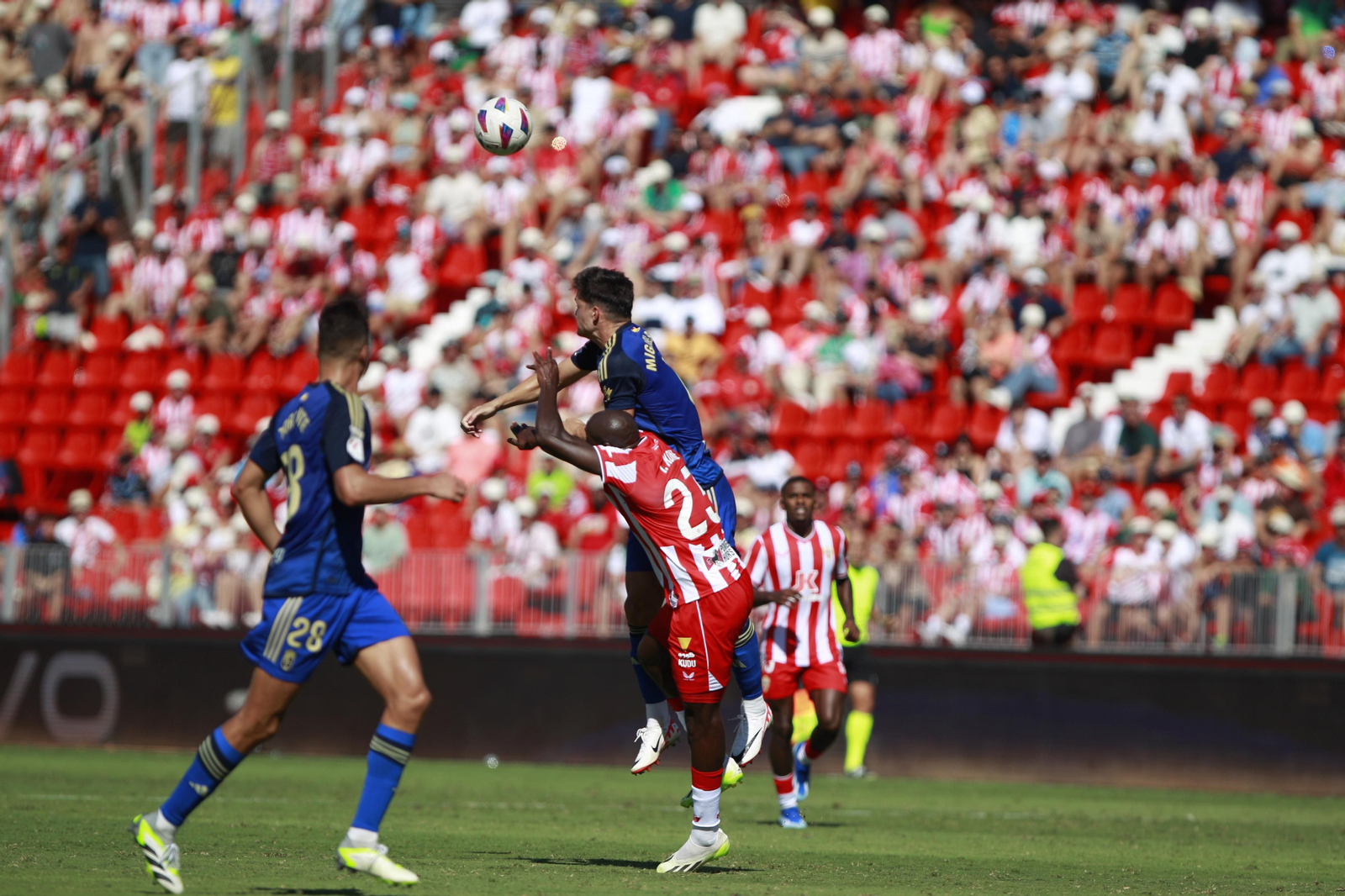 Imágenes del empate a 3 de la U.D. Almería y el Granada C.F.