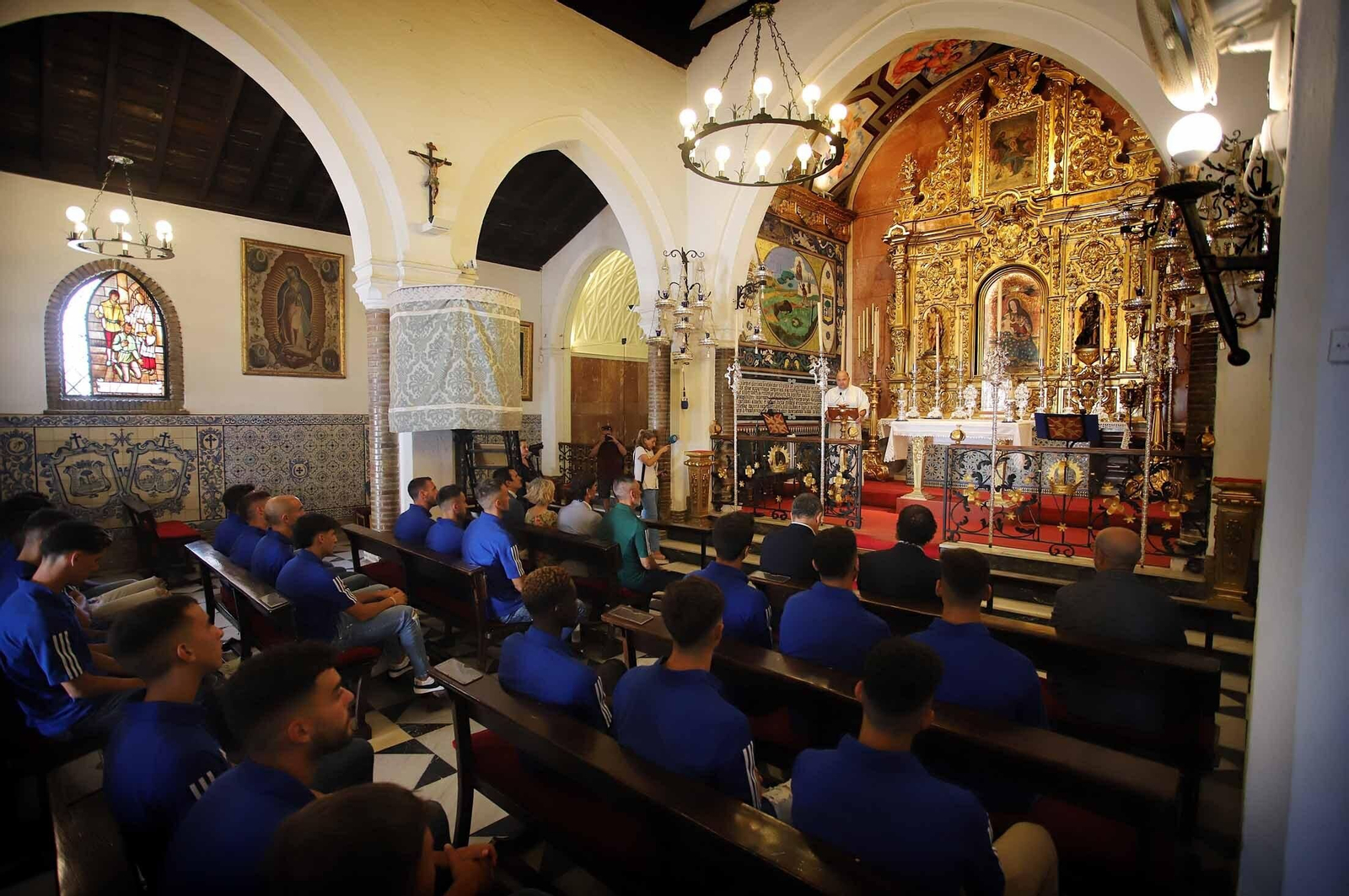 Imágenes de la ofrenda floral del Recreativo de Huelva a la Virgen de La Cinta