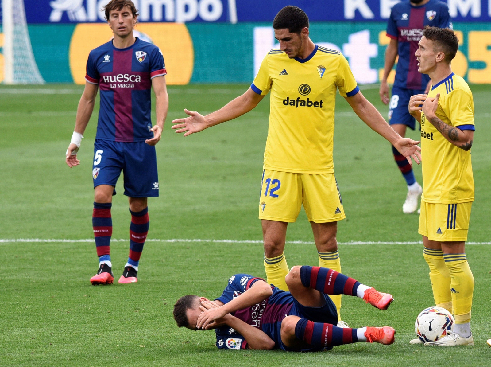 Imágenes del Huesca-Cádiz