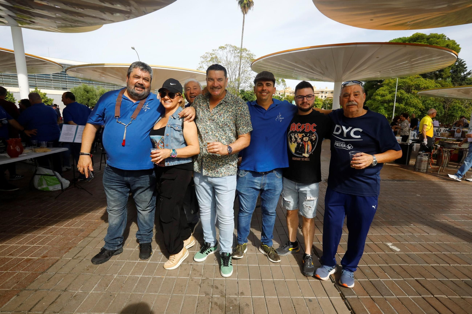 Las peñas celebran su tradicional perol en las Setas, en imágenes