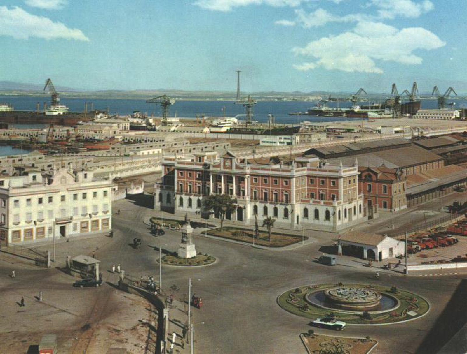 Cien años de cambios en la plaza de Sevilla de Cádiz