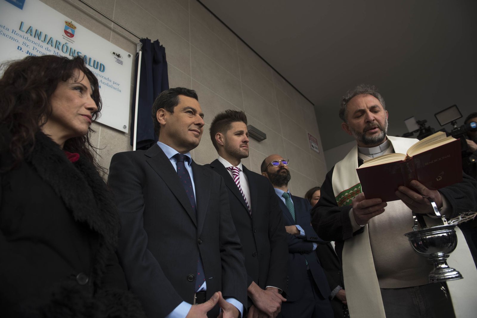 Imágenes de la visita de Juanma Moreno a Lanjarón