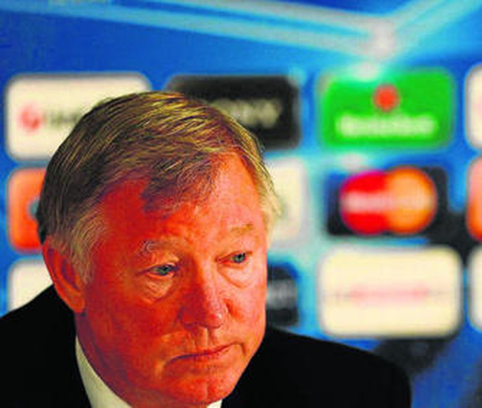 Ferguson se muestra pensativo durante la rueda de prensa.