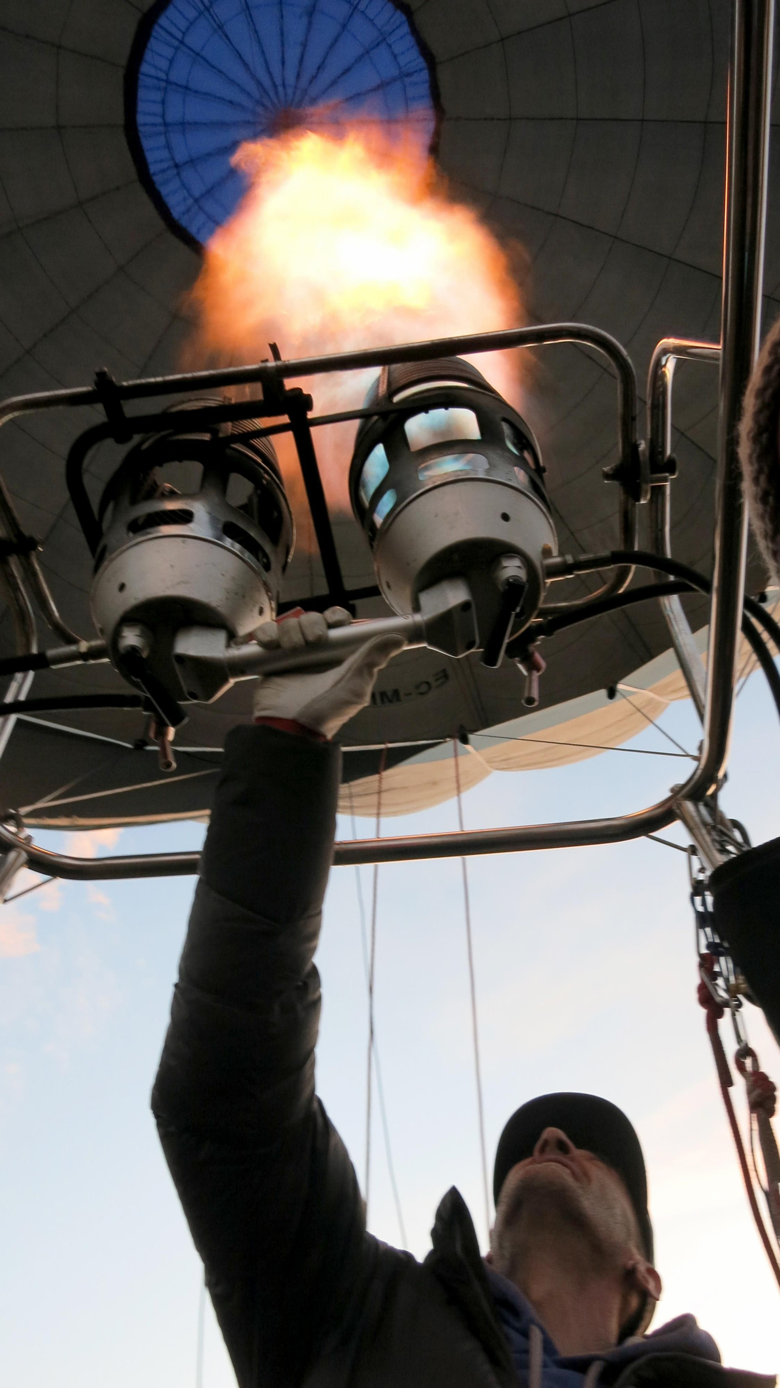 Las vistas del Geoparque de Granada desde un globo aerostático, en imágenes