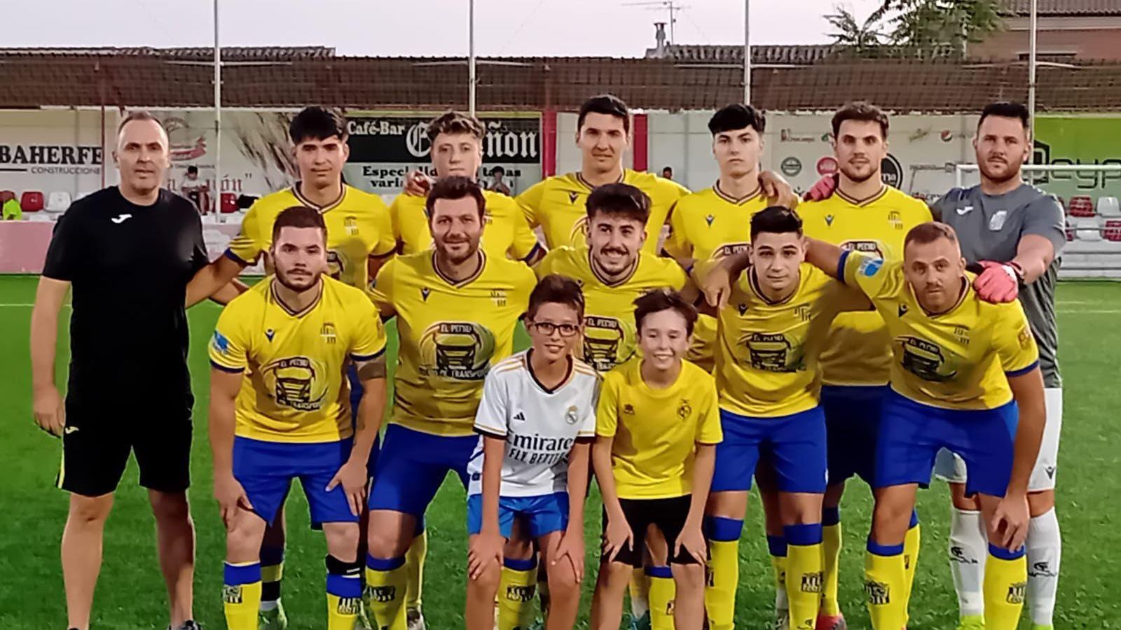 Alineación del conjunto navero en el Abdón Martínez Fariñas.