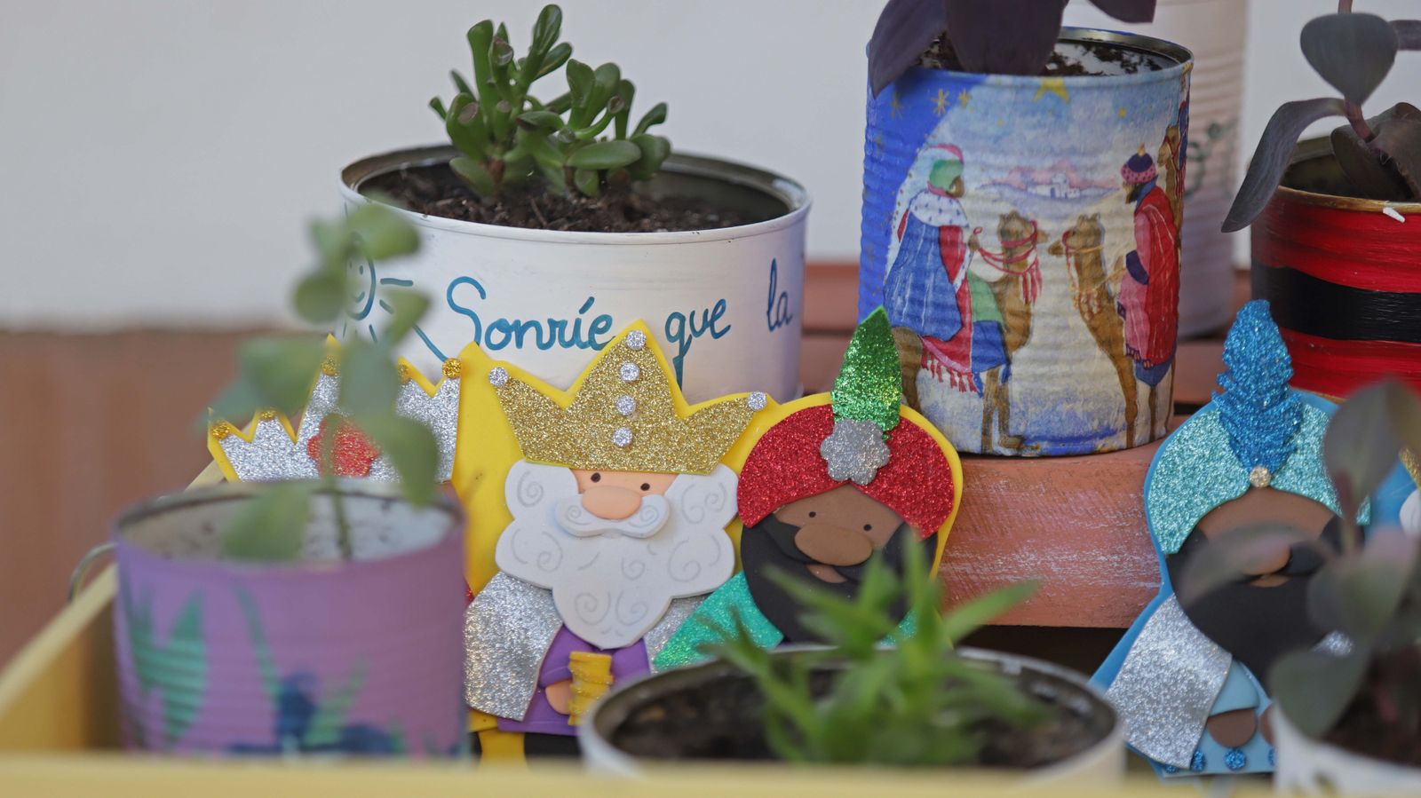 Venta de productos navideños solidarios de Apadis en Algeciras