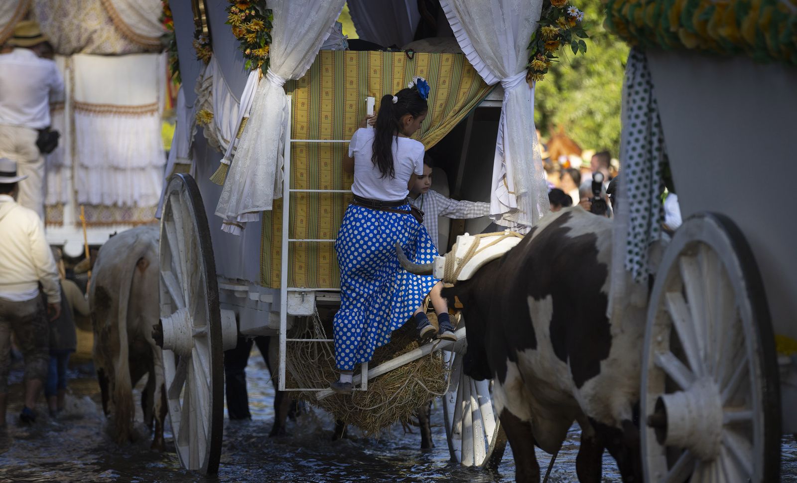 El paso de Triana y Sevilla por el Vado del Quema, en imágenes