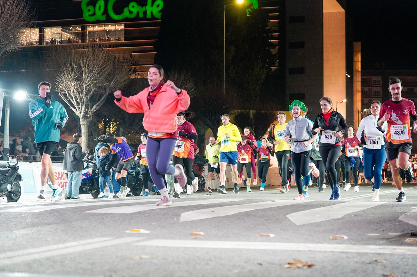 En imágenes: búscate en tu llegada a meta de la Carrera de San Antón 2026 (18)