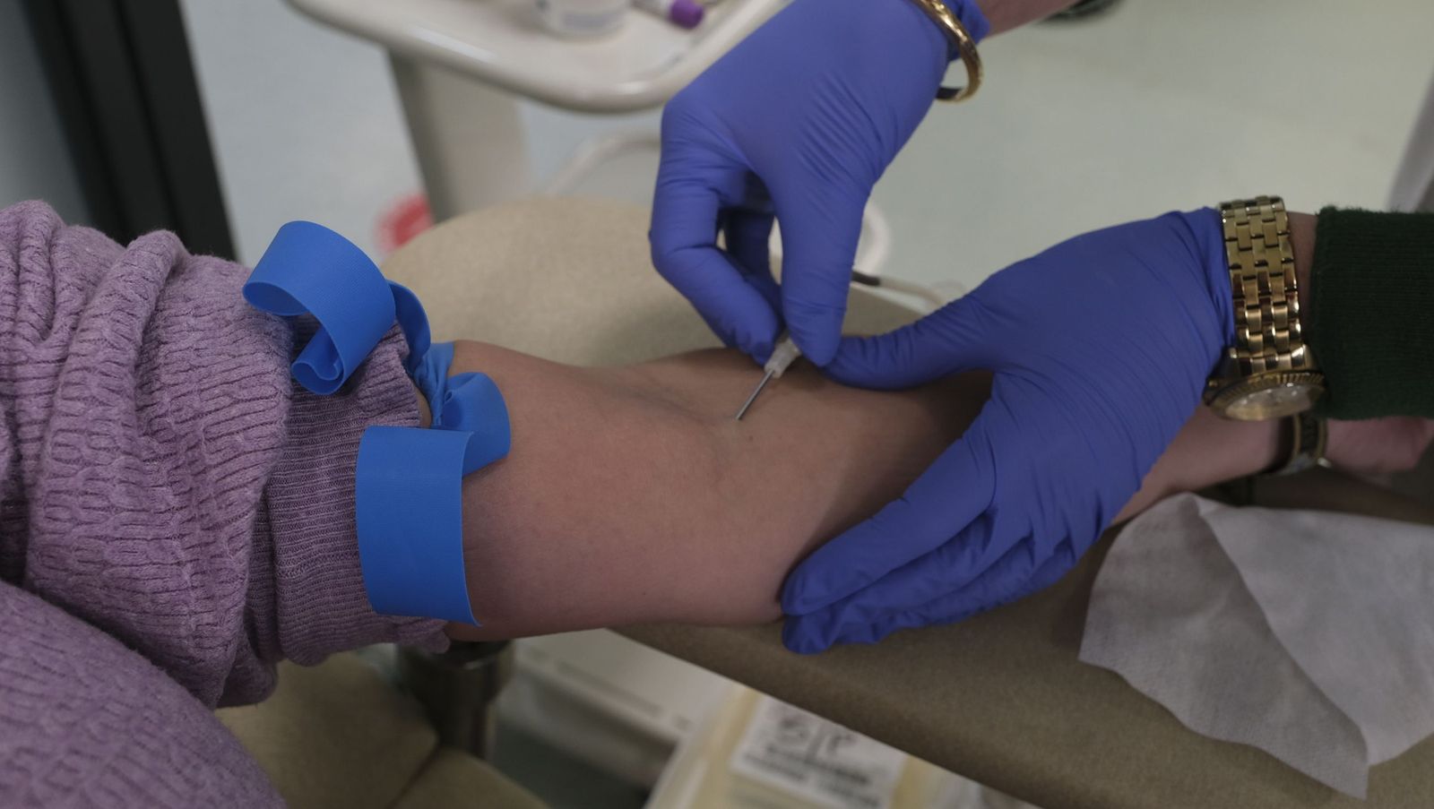 Haz una buena obra y dona sangre, te esperan en el Hospital Torrecárdenas, en imágenes