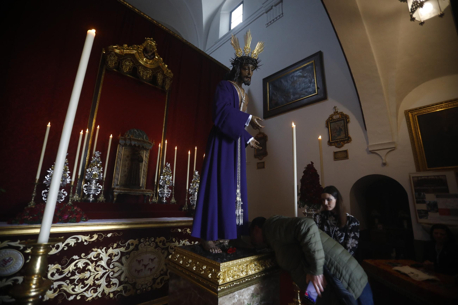 Las mejores imágenes del besapiés al Señor de Humildad y Paciencia de Córdoba