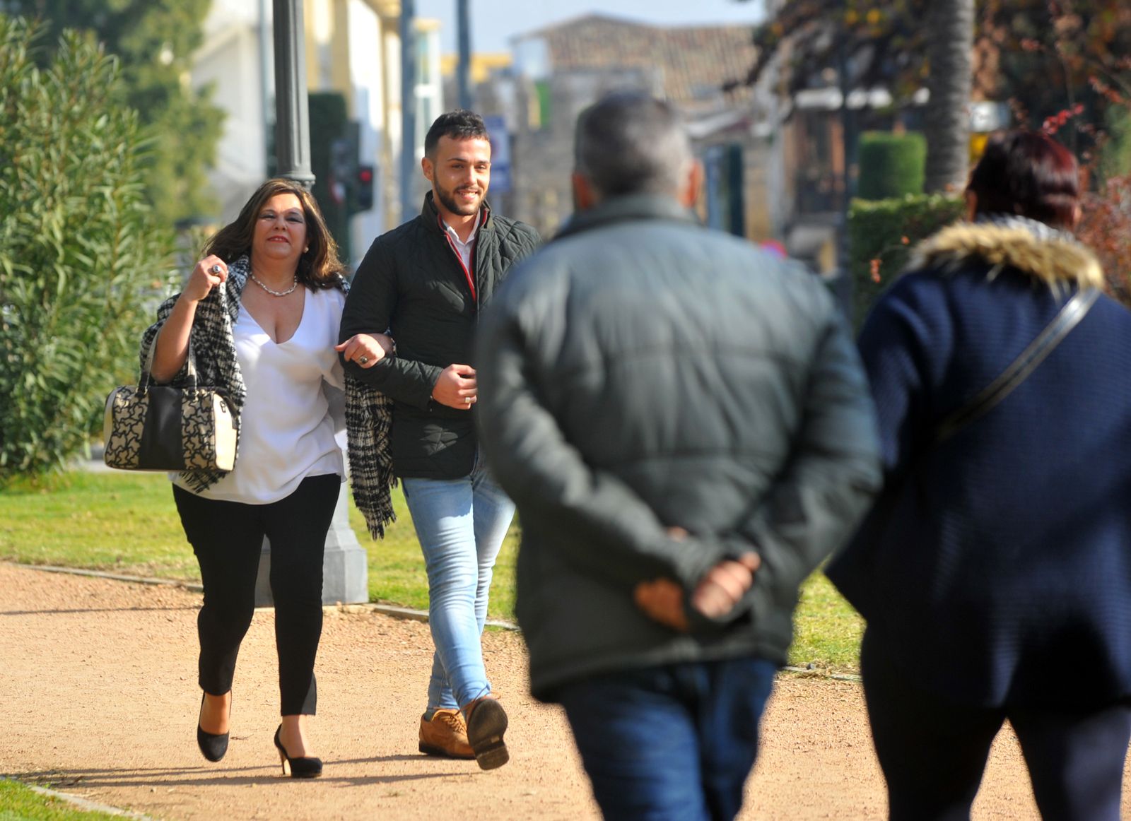 Ángeles Muñoz y Cristian Menacho llegando a los antiguos juzgados.