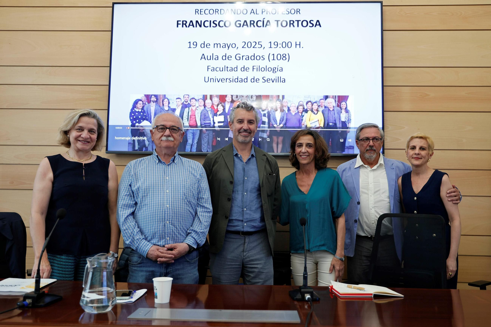 La imagen de García Tortosa durante su homenaje en el Aula de Grados de Filología.