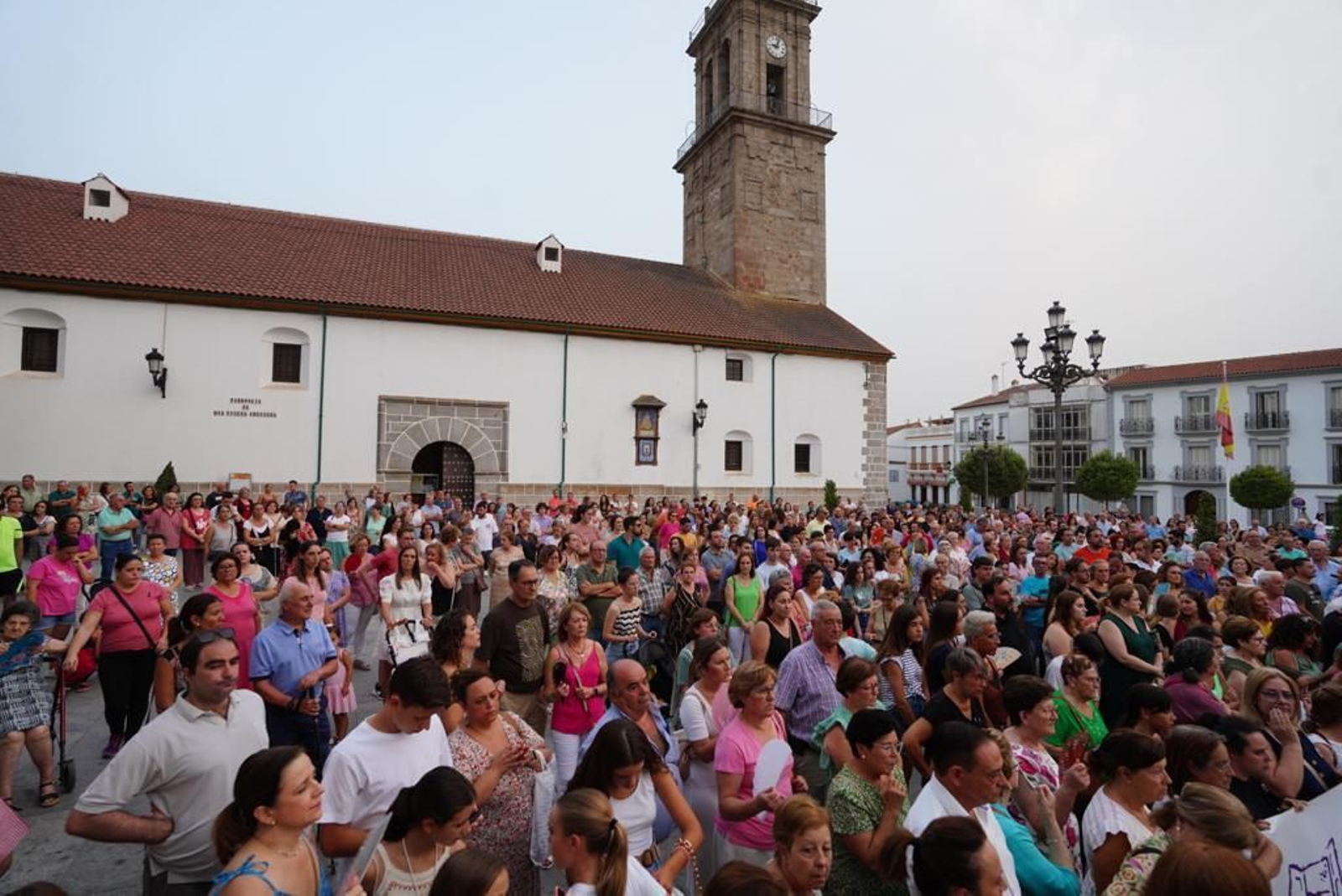 Concentración multitudinaria en Villanueva de Córdoba contra la violencia machista, en imágenes