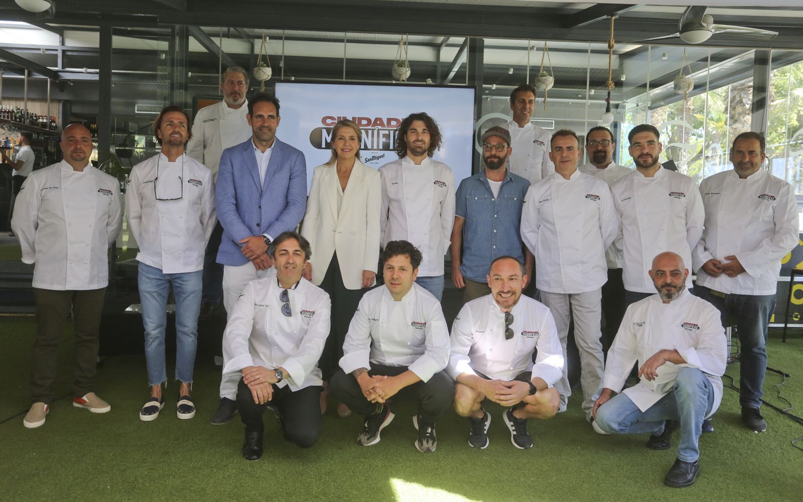 Algunos de los chefs y representantes que participan en la iniciativa.
