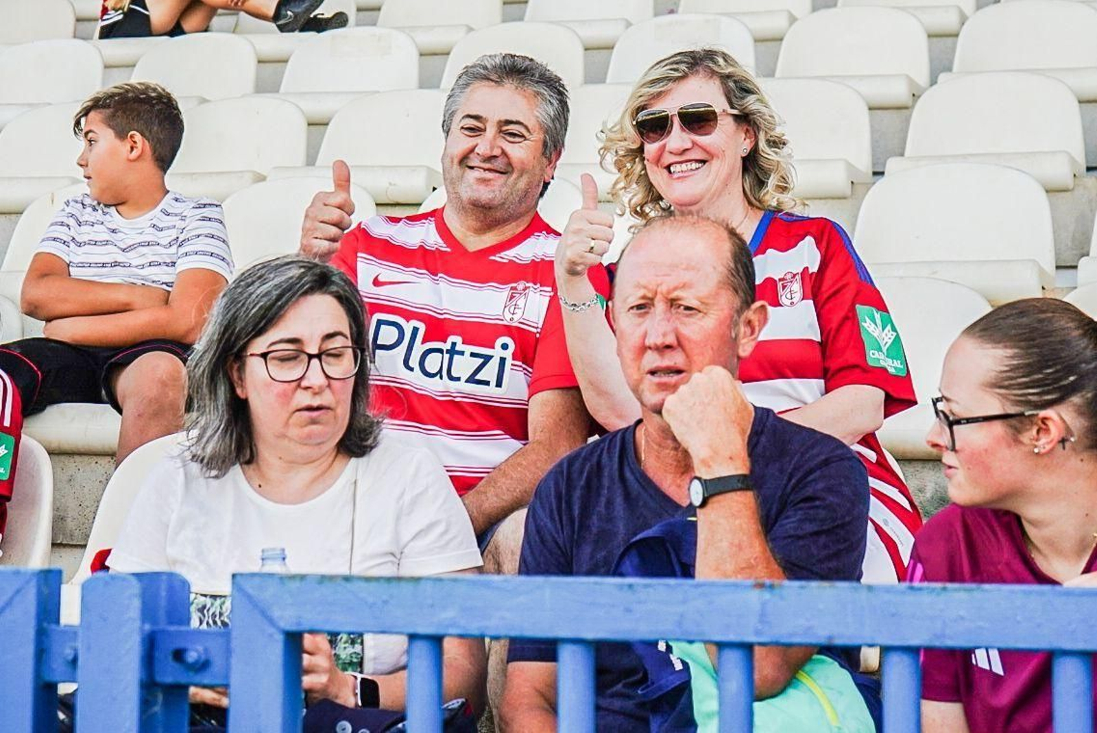Encuéntrate en la grada del Escribano Castilla en el partido del Granada CF