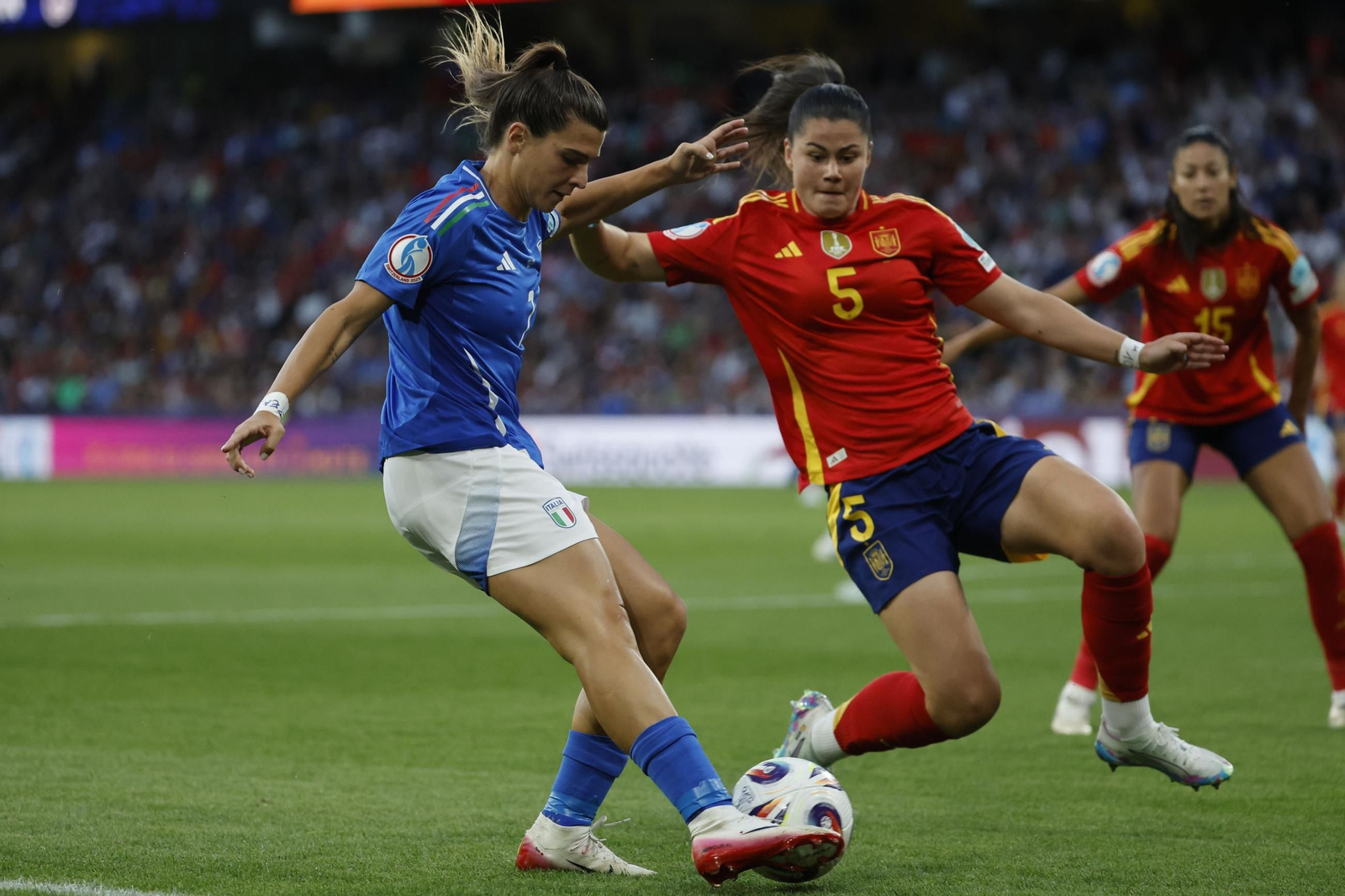 Las fotos del Italia - España de la Eurocopa femenina