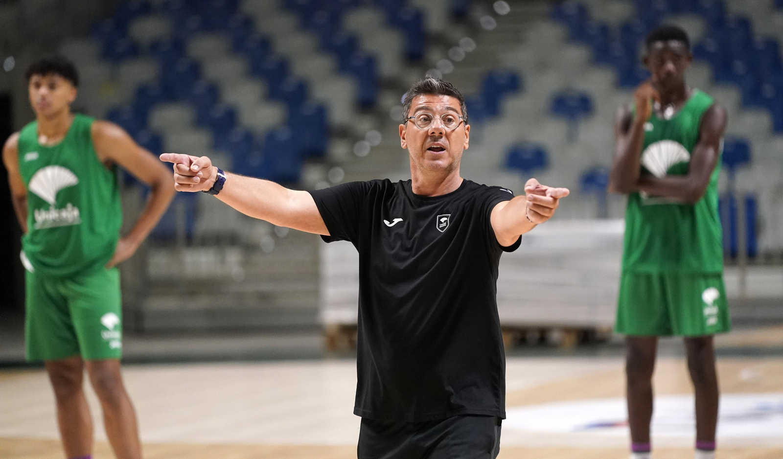 Fotos: el primer día de pretemporada del Unicaja en el Carpena Fotos: el primer día de pretemporada del Unicaja en el Carpena