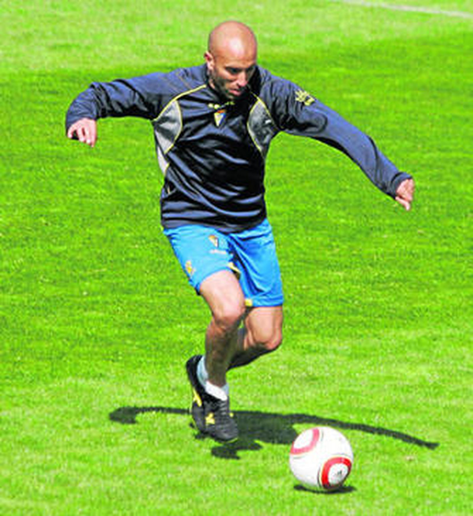 Raúl López: "Prefiero jugar en un campo grande como el Pizjuán"