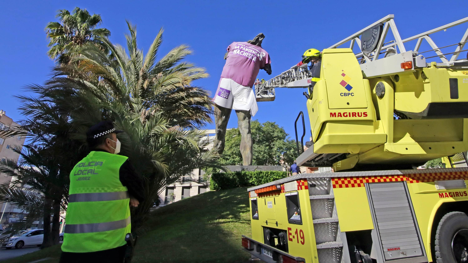 Imágenes del Minotauro vestido contra la Violencia de Género