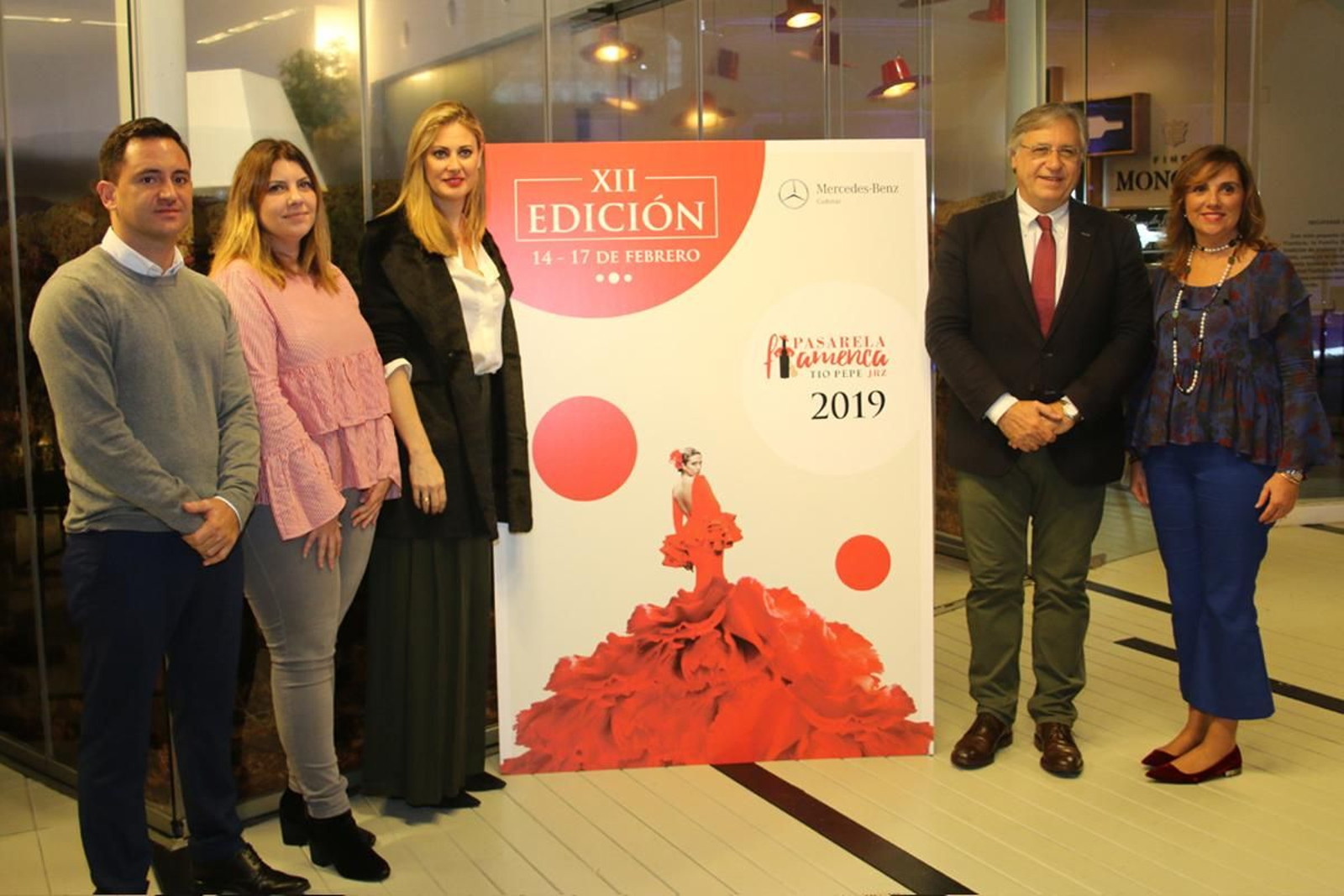 Presentación del cartel de la Pasarela Flamenca Jerez - Tío Pepe 2019 con los patrocinadores del evento.