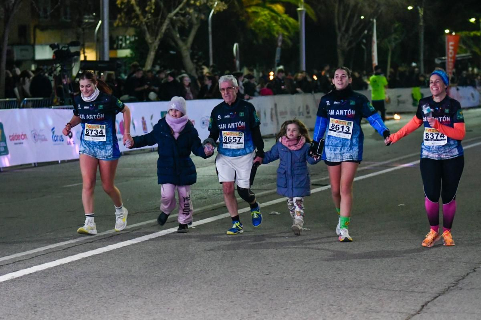 En imágenes: búscate en tu llegada a meta de la Carrera de San Antón 2025 (12)