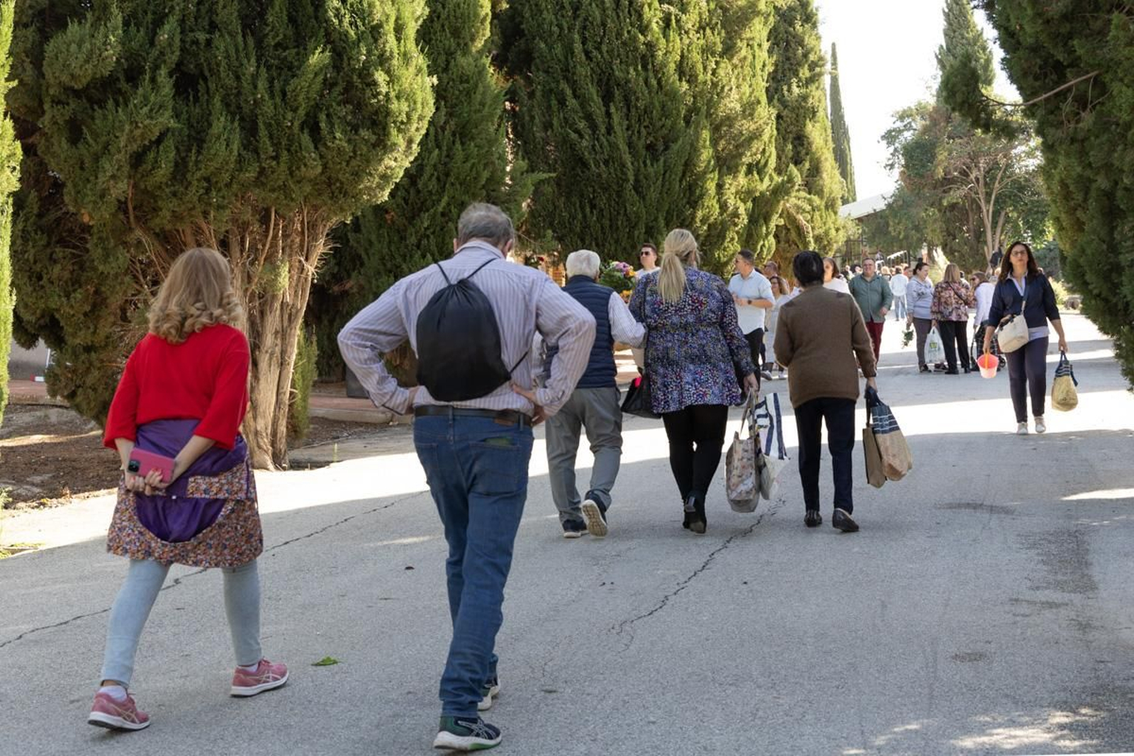 Día de Los Santos en el cementerio de San Fernando y San Eufrasio de Jaén, en imágenes