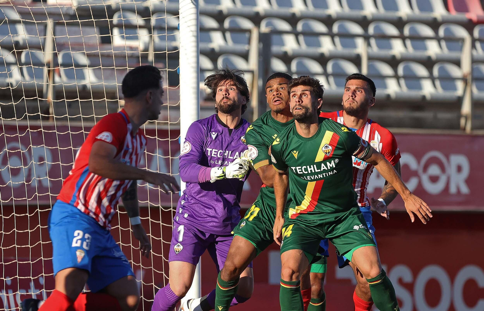 Las mejores fotos del Algeciras - Castellón de Primera RFEF