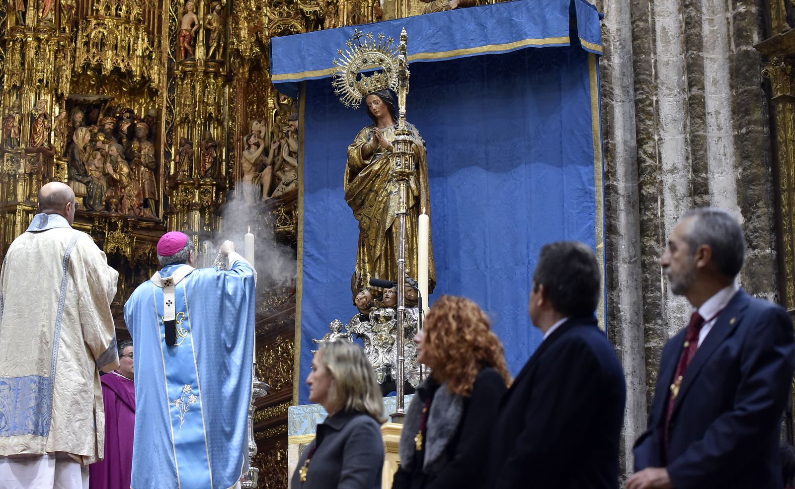 Así se celebra la festividad de la Inmaculada en la Catedral de Sevilla.